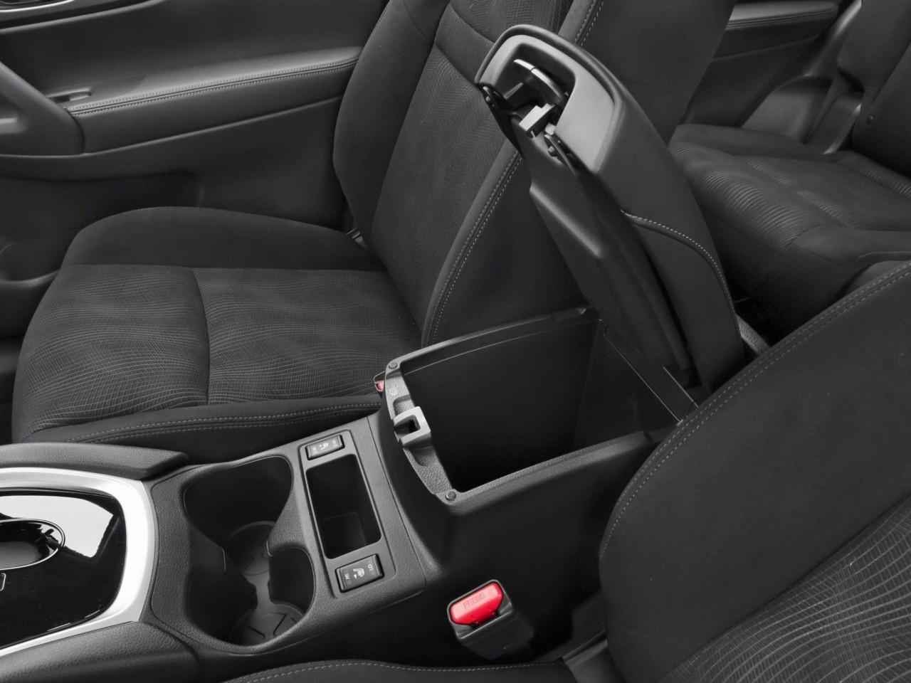 2016 Nissan Rogue AWD 4dr SV Photo
