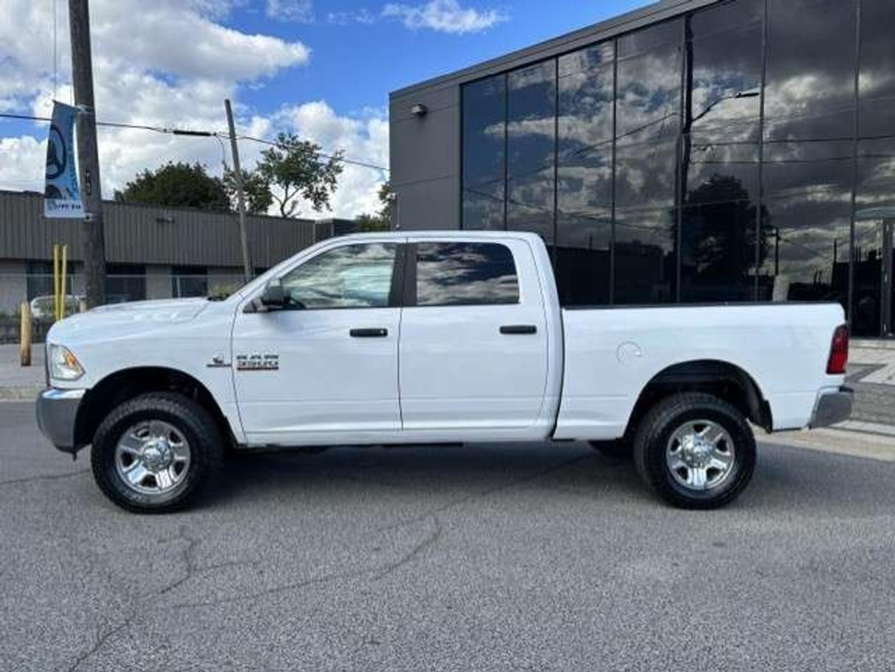 2016 RAM 3500 SLT 4WD **6.7L CUMMINS DIESEL-CREW CAB SHORT BOX** Photo1