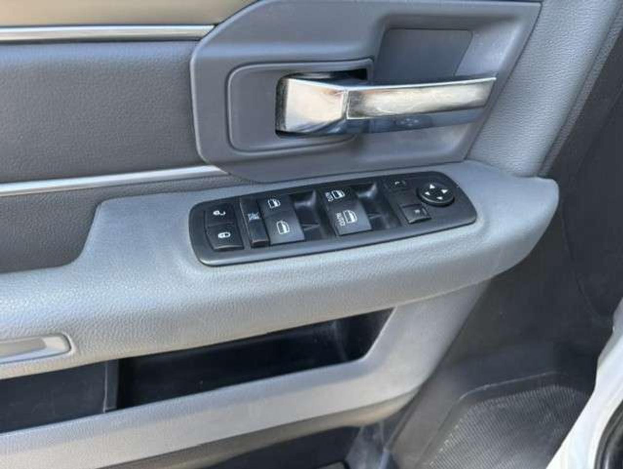 2016 RAM 3500 SLT 4WD **6.7L CUMMINS DIESEL-CREW CAB SHORT BOX** Photo