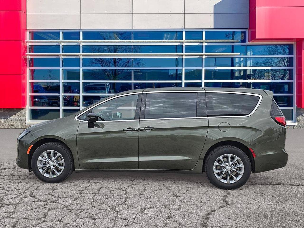 2027 Chrysler Pacifica Select/3.6L V6/AWD/LEATHER SEATS/ Photo5