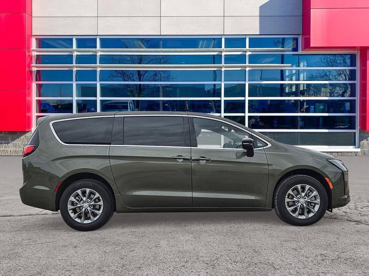 2027 Chrysler Pacifica Select/3.6L V6/AWD/LEATHER SEATS/ Photo