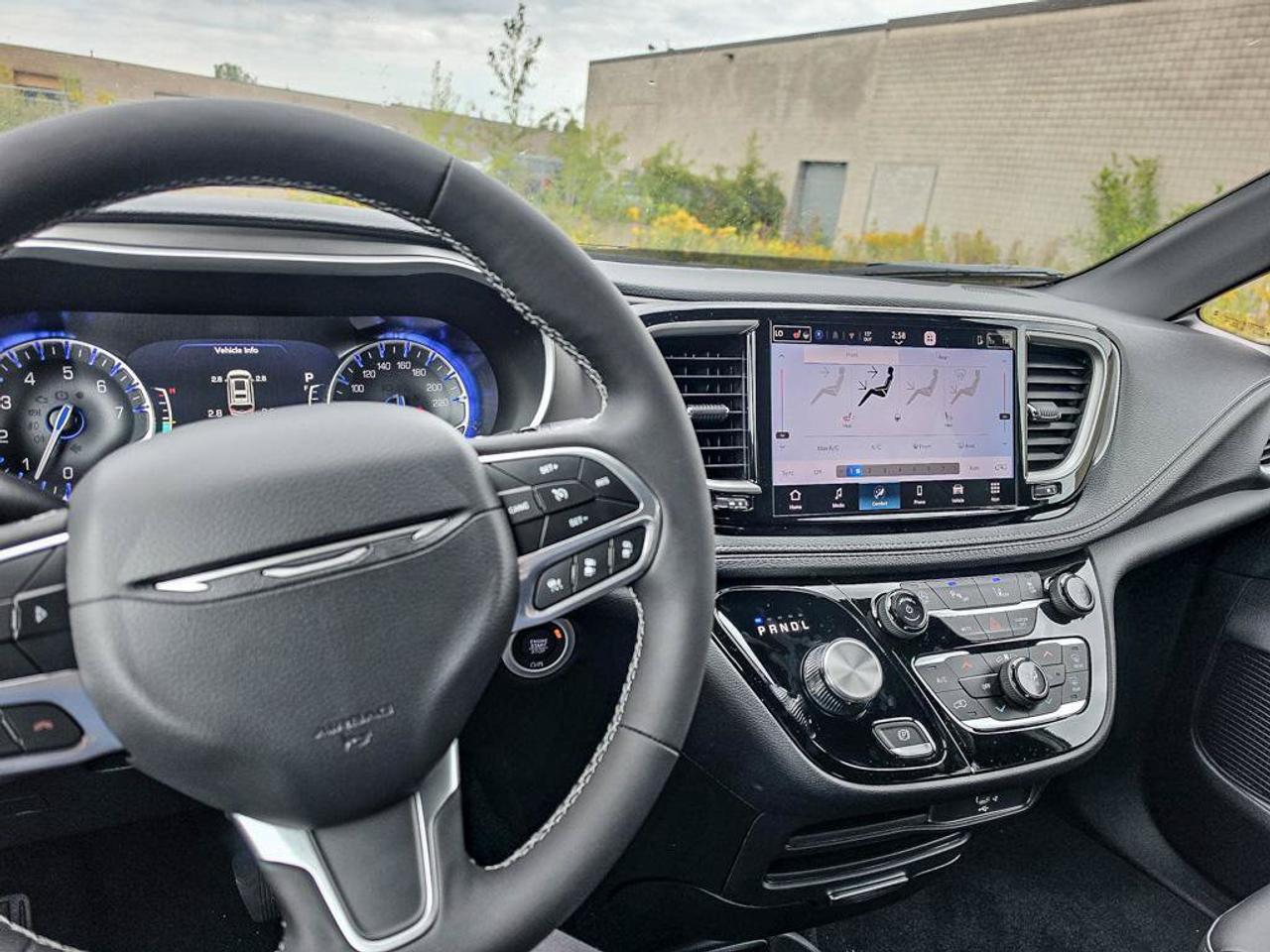 2027 Chrysler Pacifica Select/3.6L V6/AWD/LEATHER SEATS/ Photo