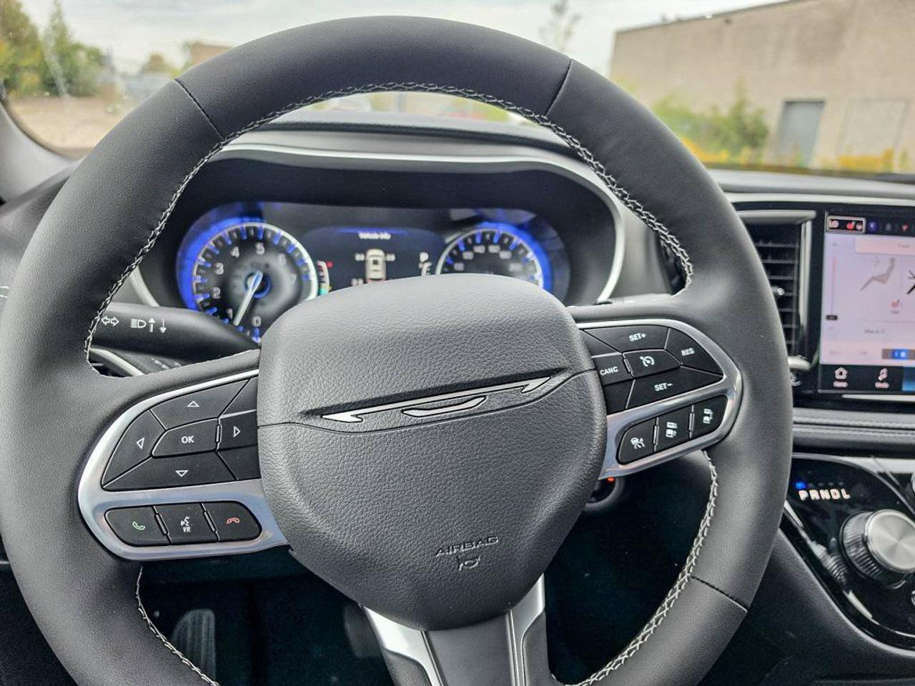 2027 Chrysler Pacifica Select/3.6L V6/AWD/LEATHER SEATS/ Photo