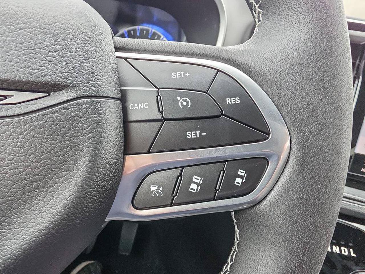 2027 Chrysler Pacifica Select/3.6L V6/AWD/LEATHER SEATS/ Photo