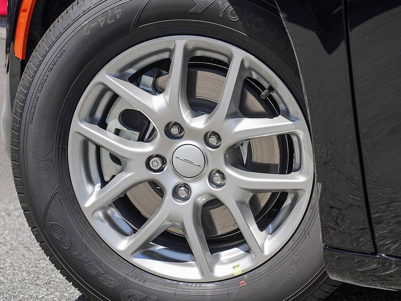 2027 Chrysler Pacifica Select | V6 | Leather Seats |Remote start | Photo