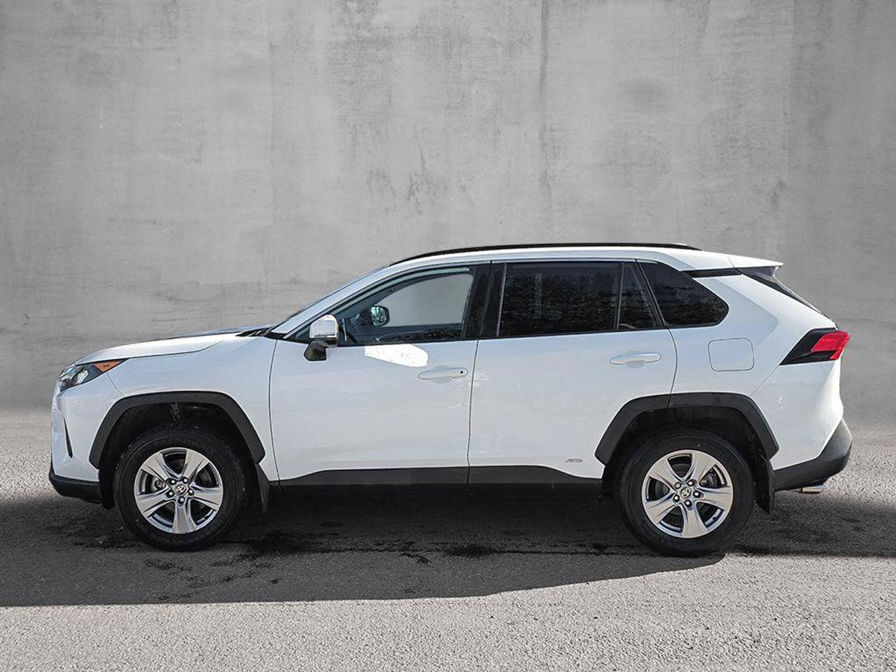 2025 Toyota RAV4 Hybrid LE Photo1