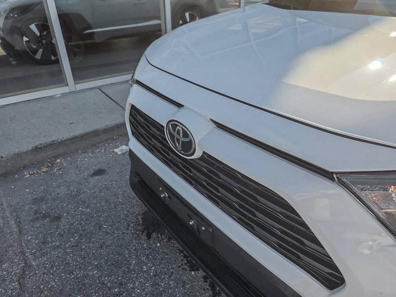 2025 Toyota RAV4 Hybrid LE Photo