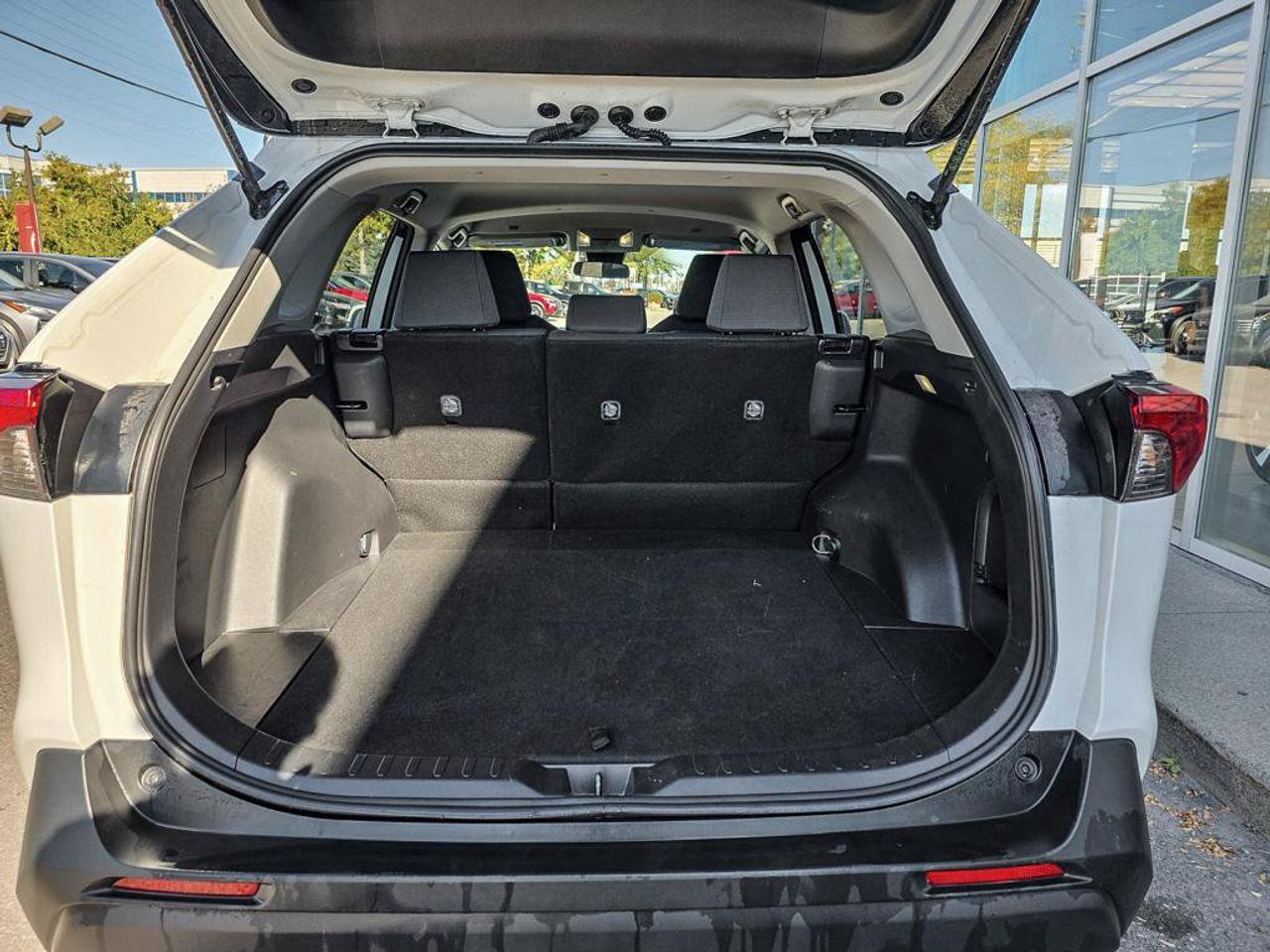 2025 Toyota RAV4 Hybrid LE Photo