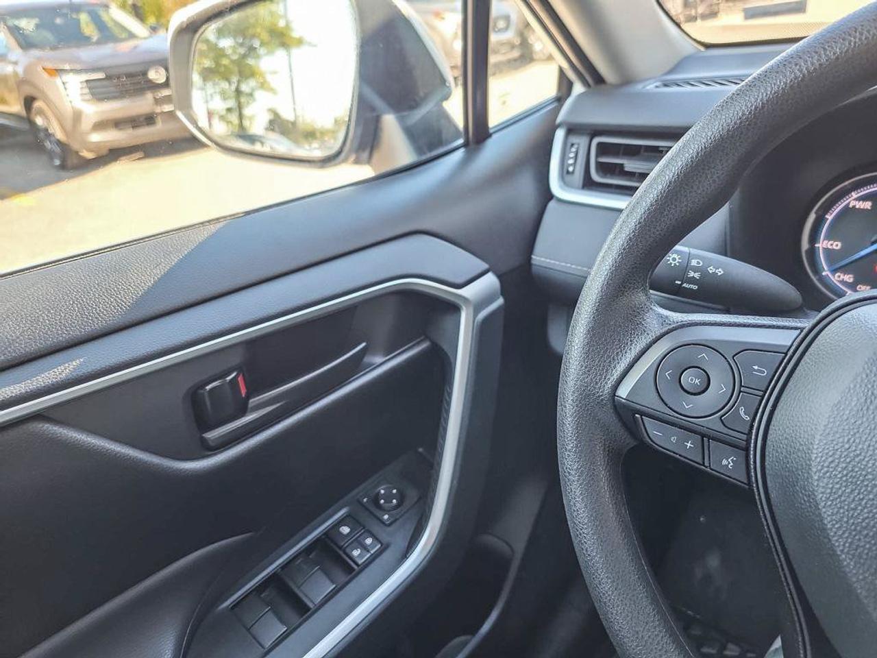 2025 Toyota RAV4 Hybrid LE Photo