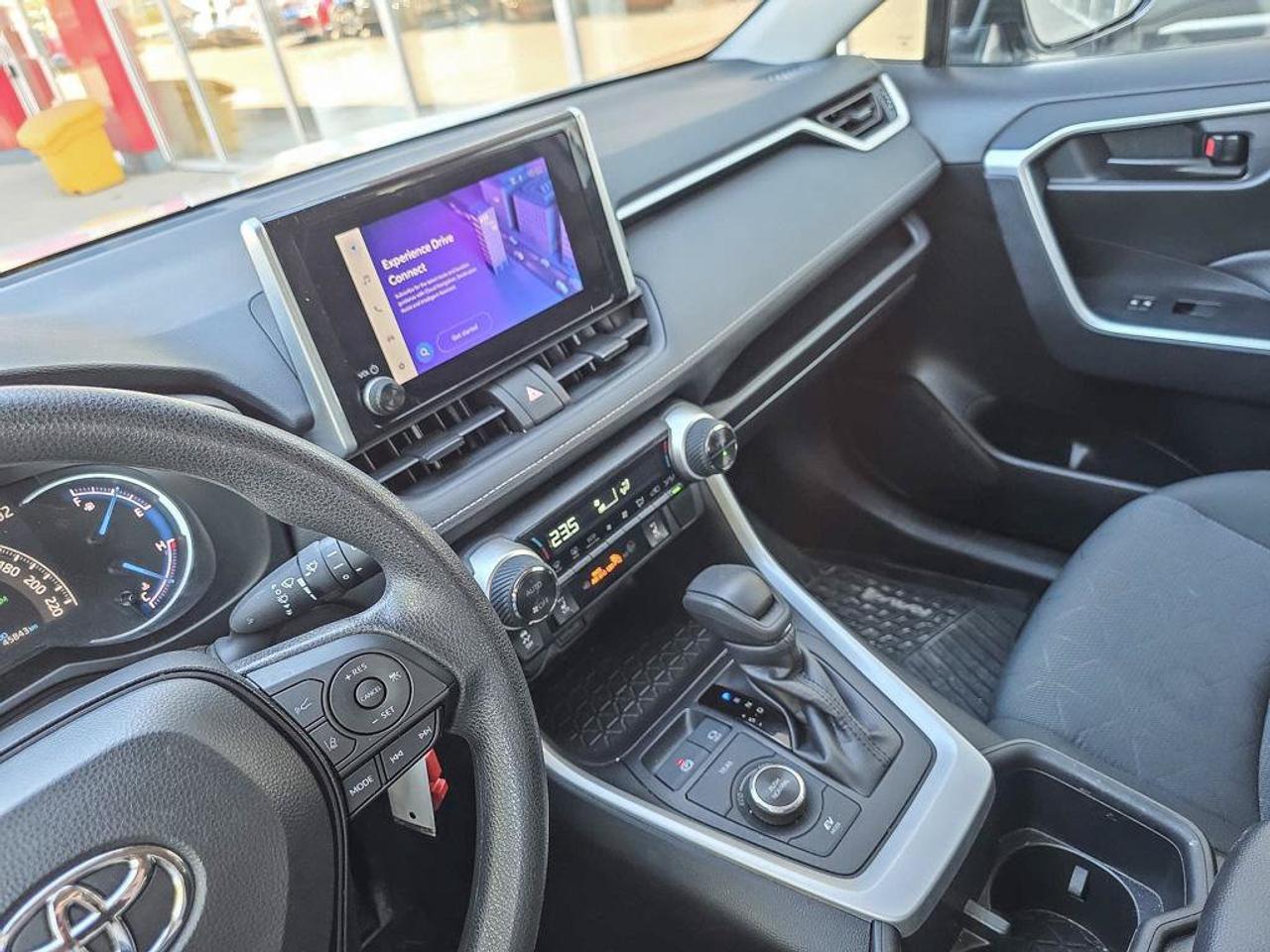 2025 Toyota RAV4 Hybrid LE Photo