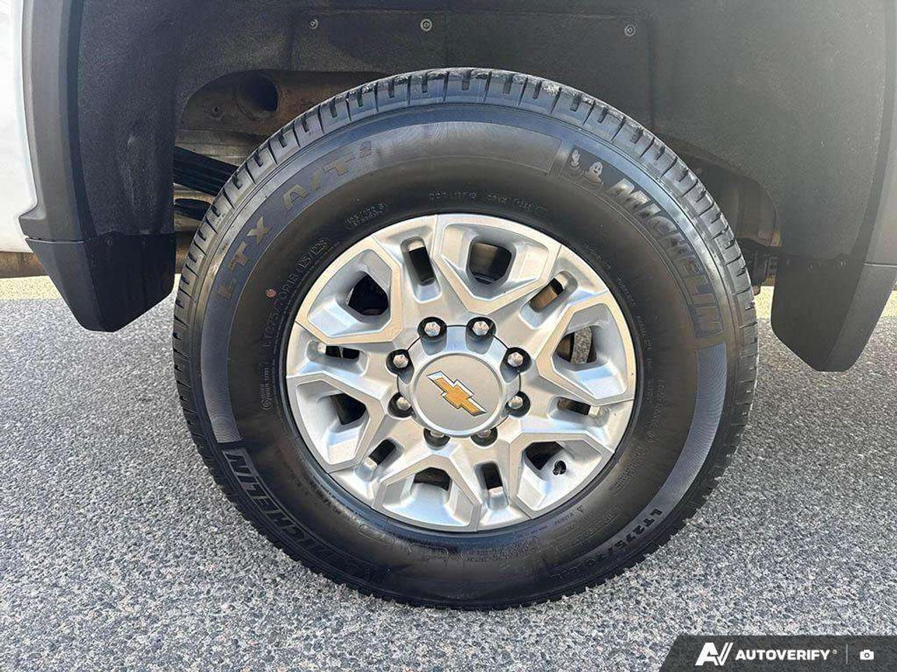 2024 Chevrolet Silverado 2500 GOOSENECK/5TH WHEEL PREP PKG. SNOW PLOW/CAMPER PREP PKG. TRAILERING PKG. BEDLINER. BRAY ORIGINAL. UTILITY RACK INCLUDED. Photo
