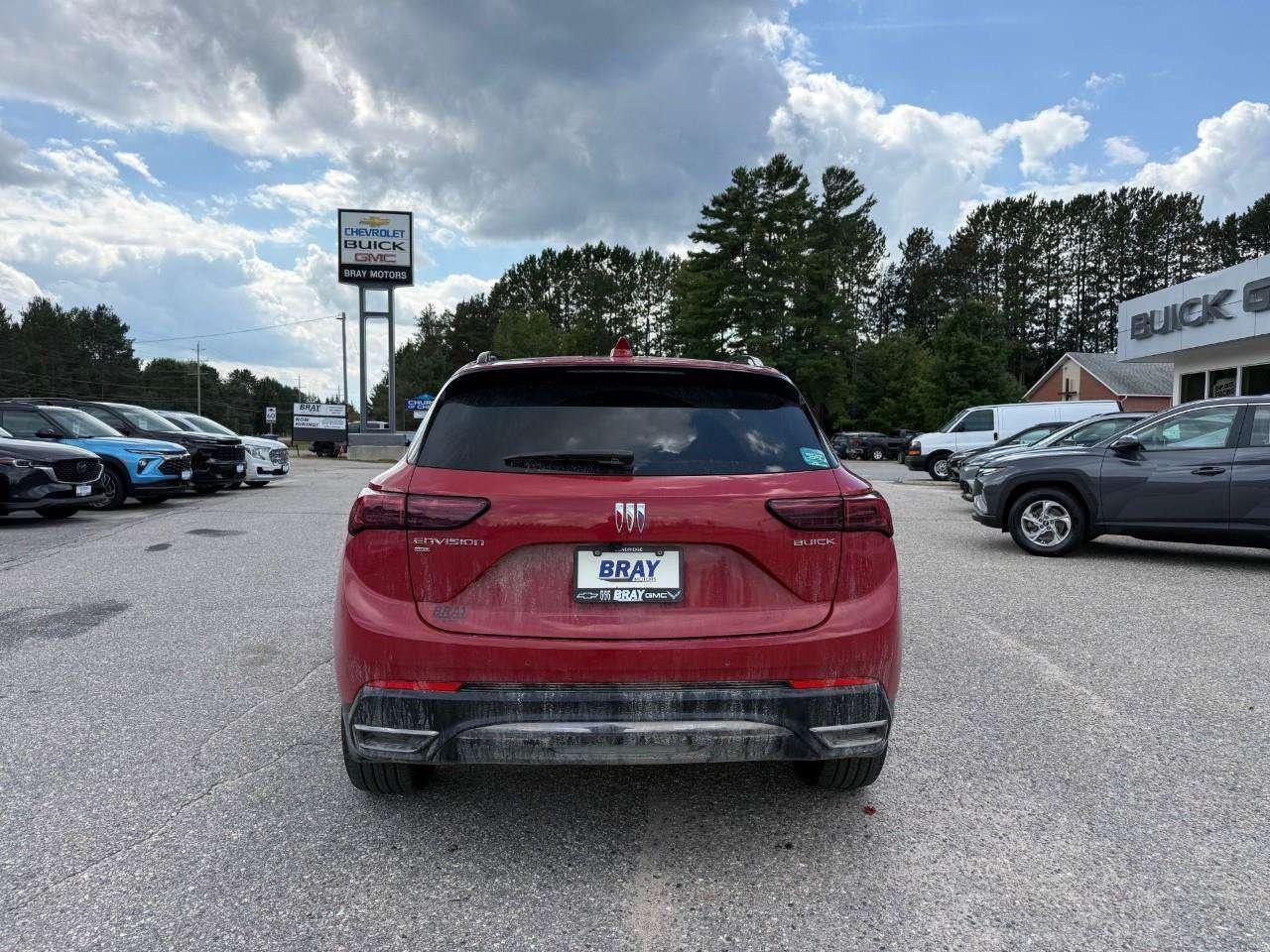 2025 Buick Envision BRAY ORIGINAL. LEASE RETURN. ALL WEATHER MATS. REAR HEATED SEATS. POWER LIFTGATE WITH LOGO PROJECTION. Photo4