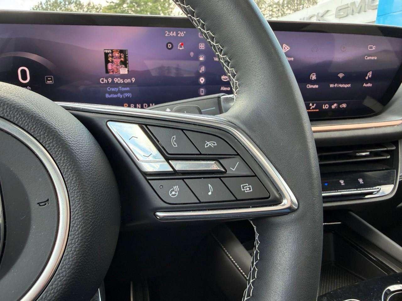 2025 Buick Envision BRAY ORIGINAL. LEASE RETURN. ALL WEATHER MATS. REAR HEATED SEATS. POWER LIFTGATE WITH LOGO PROJECTION. Photo