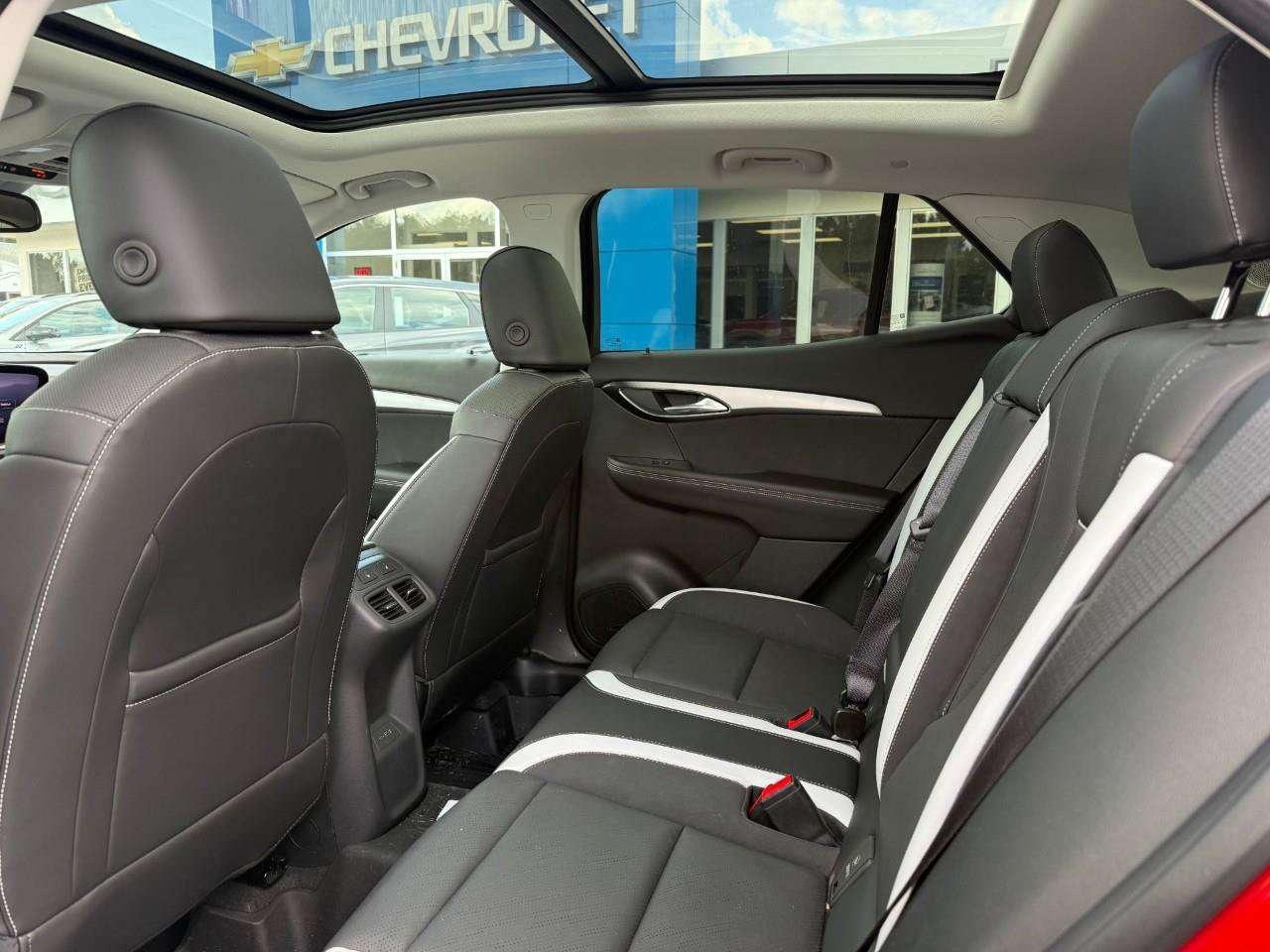 2025 Buick Envision BRAY ORIGINAL. LEASE RETURN. ALL WEATHER MATS. REAR HEATED SEATS. POWER LIFTGATE WITH LOGO PROJECTION. Photo