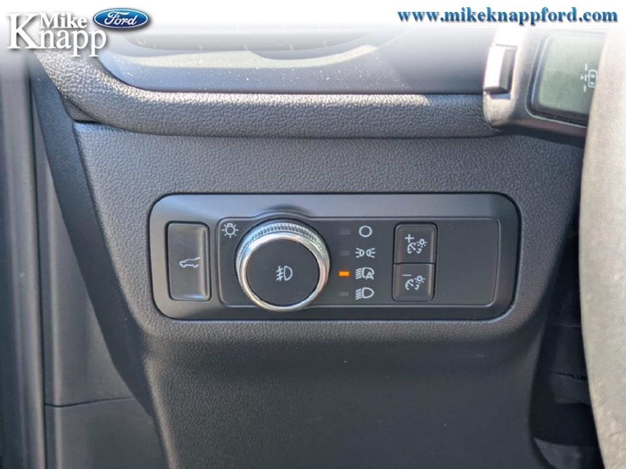 2022 Ford Escape Titanium Photo