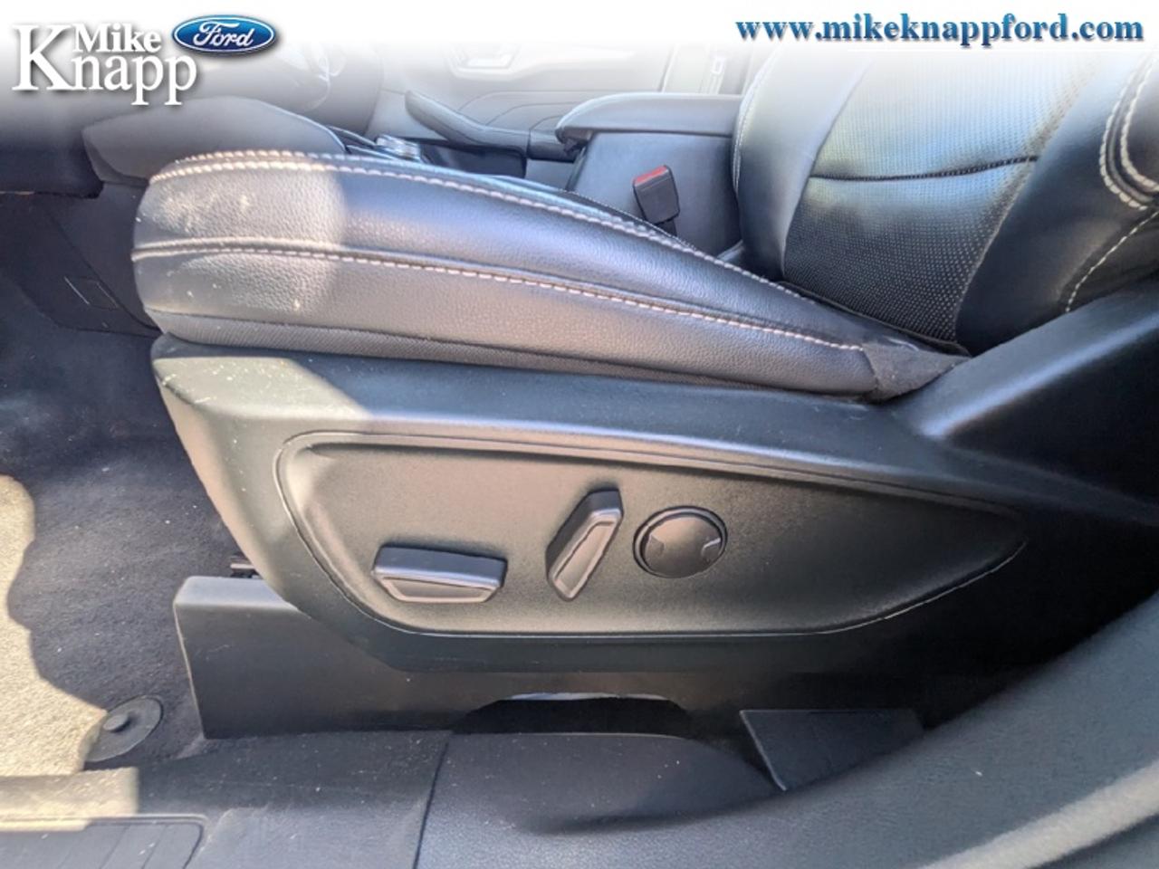 2022 Ford Escape Titanium Photo