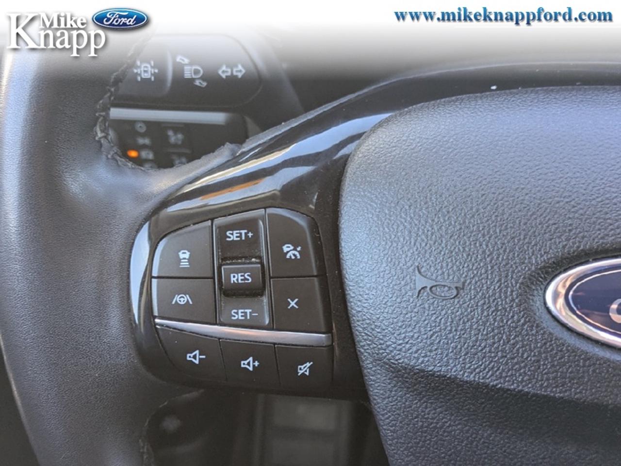 2022 Ford Escape Titanium Photo