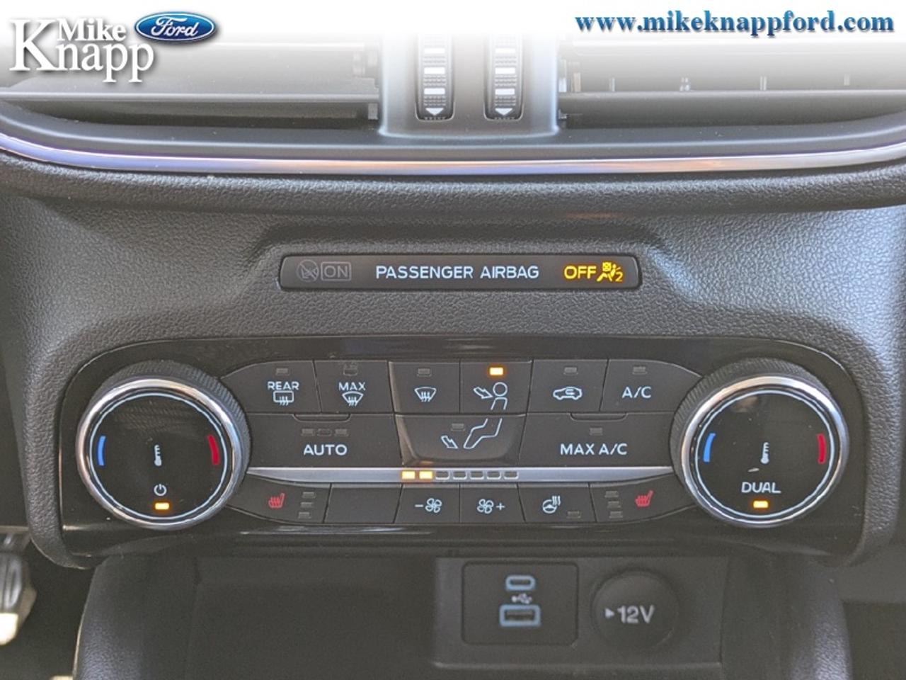 2022 Ford Escape Titanium Photo