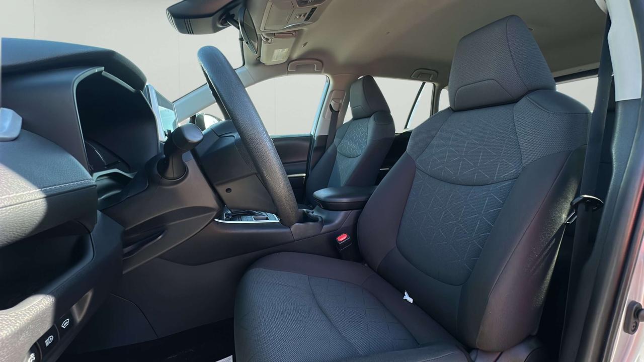 2025 Toyota RAV4 LE Photo