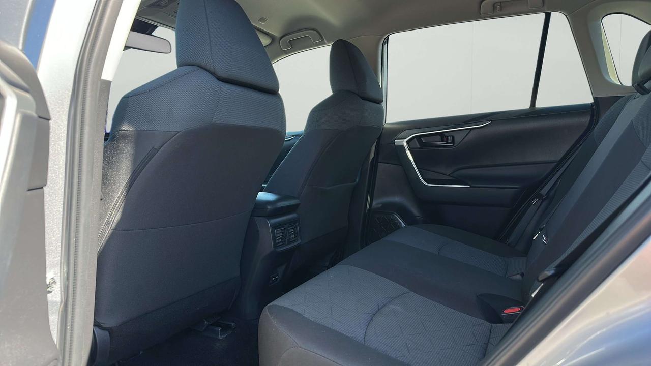 2025 Toyota RAV4 LE Photo