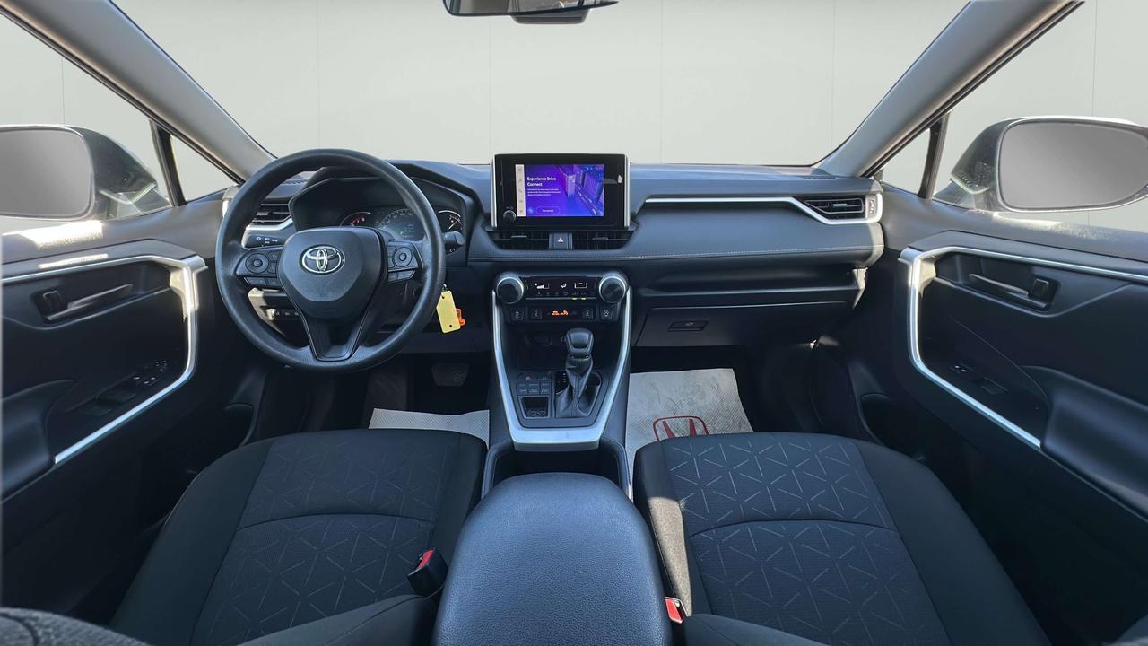 2025 Toyota RAV4 LE Photo