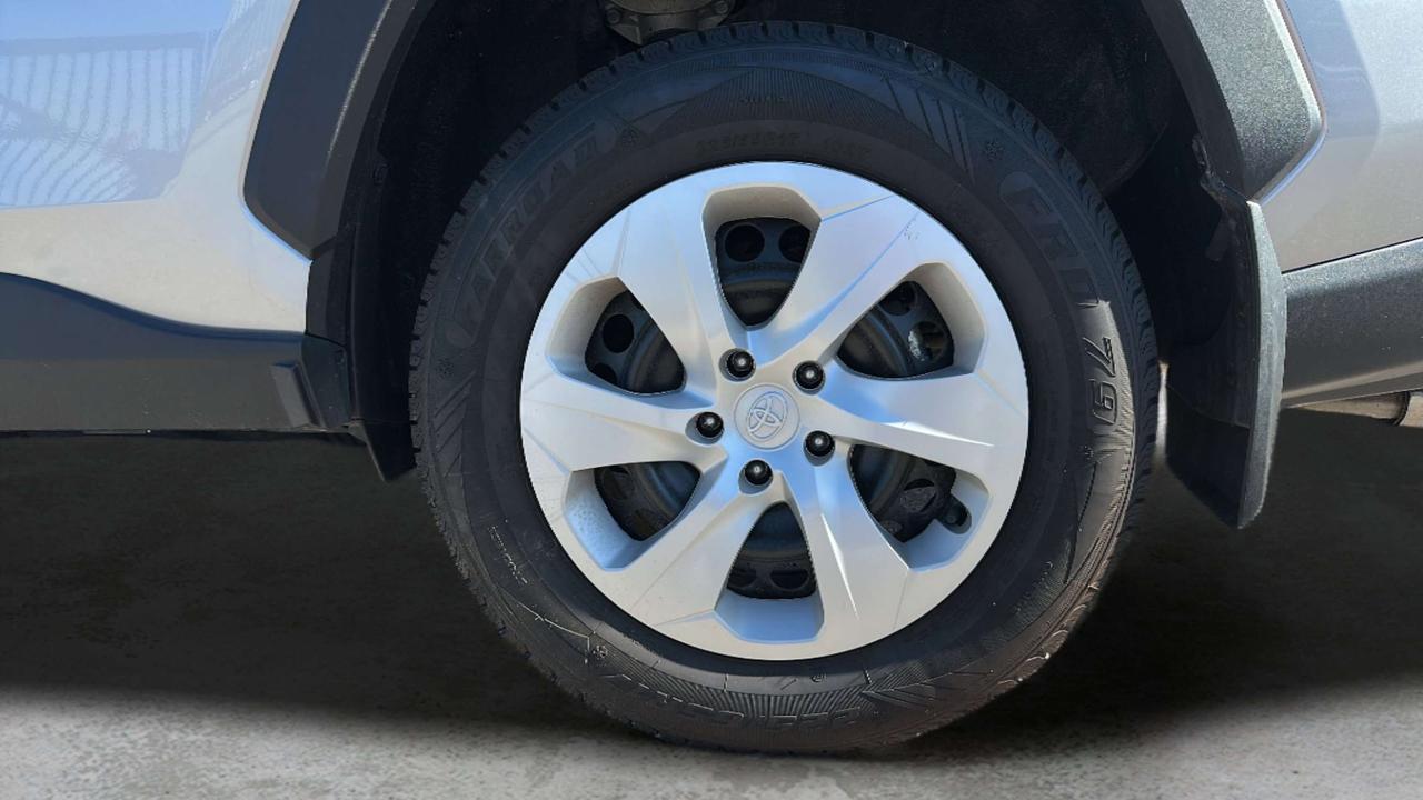 2025 Toyota RAV4 LE Photo