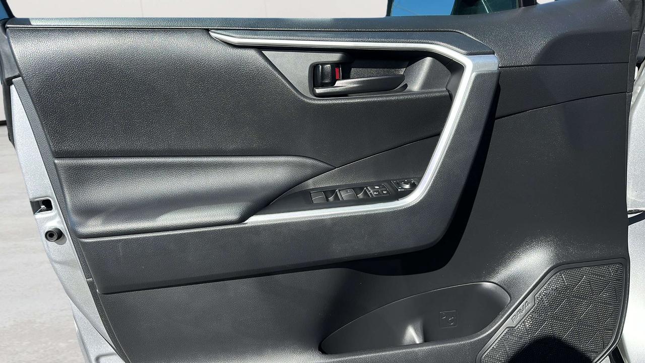 2025 Toyota RAV4 LE Photo