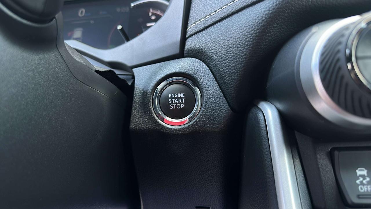 2025 Toyota RAV4 XLE Photo