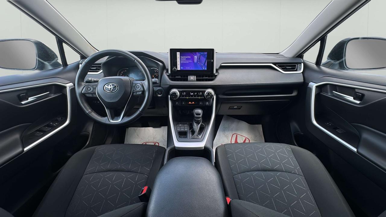 2025 Toyota RAV4 XLE Photo