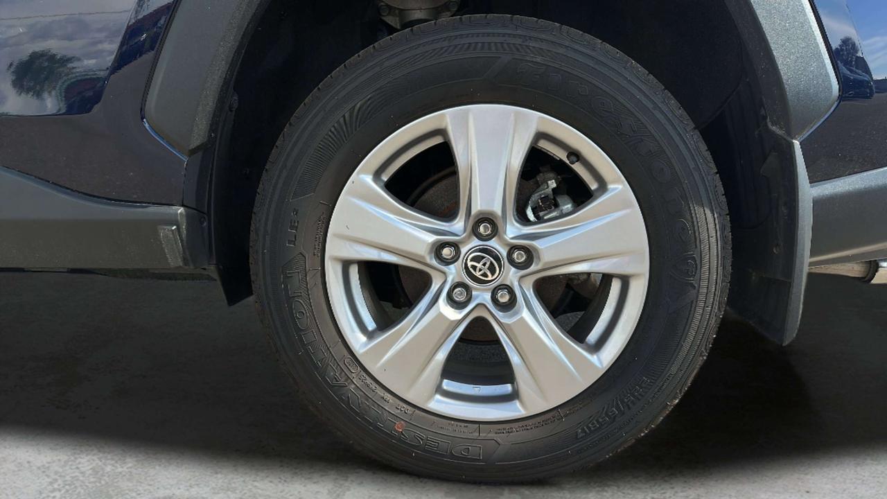 2025 Toyota RAV4 XLE Photo
