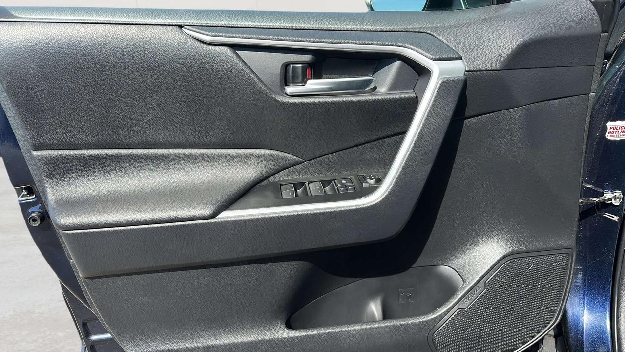 2025 Toyota RAV4 XLE Photo