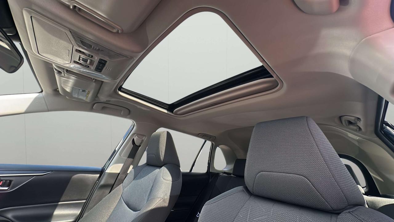 2025 Toyota RAV4 XLE Photo