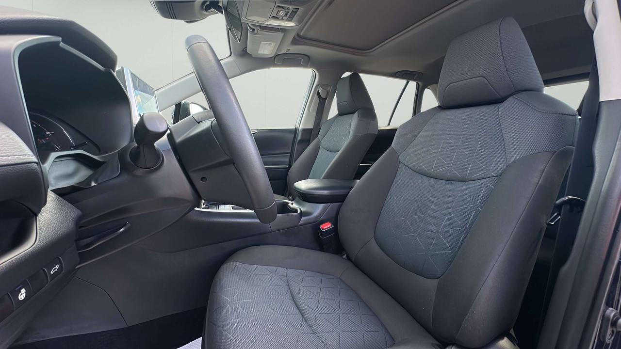 2025 Toyota RAV4 XLE Photo