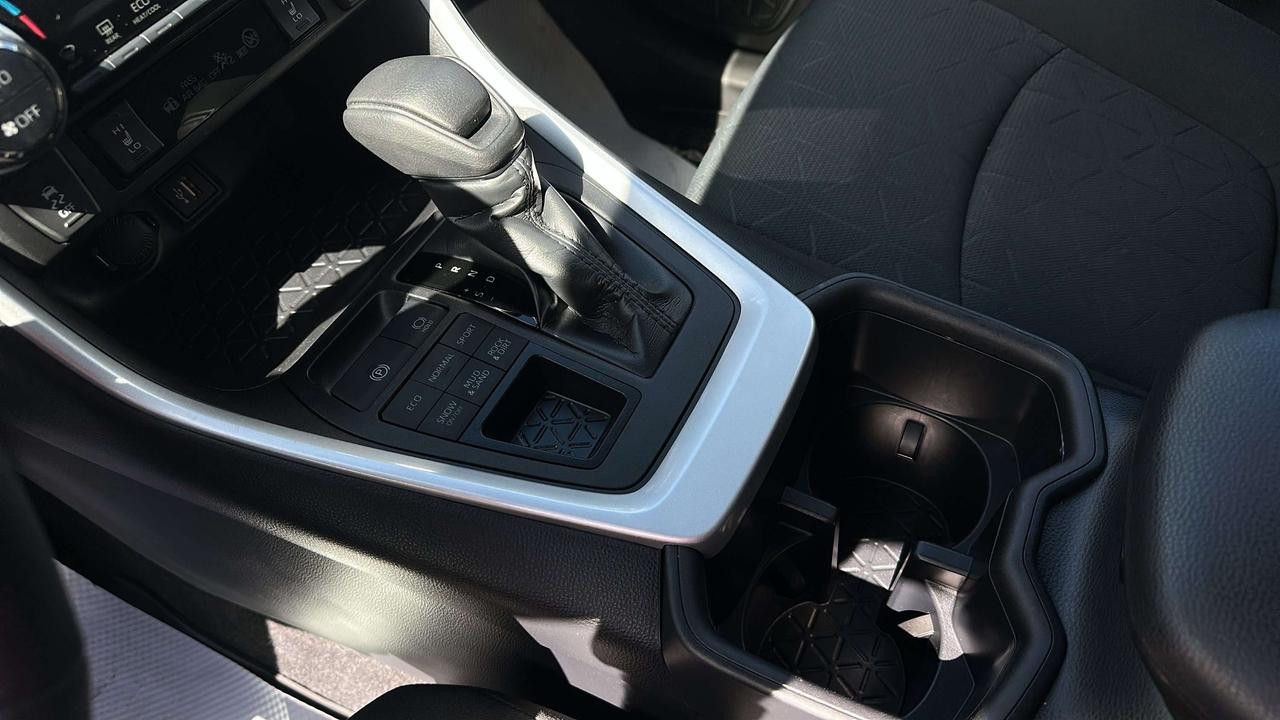 2025 Toyota RAV4 XLE Photo