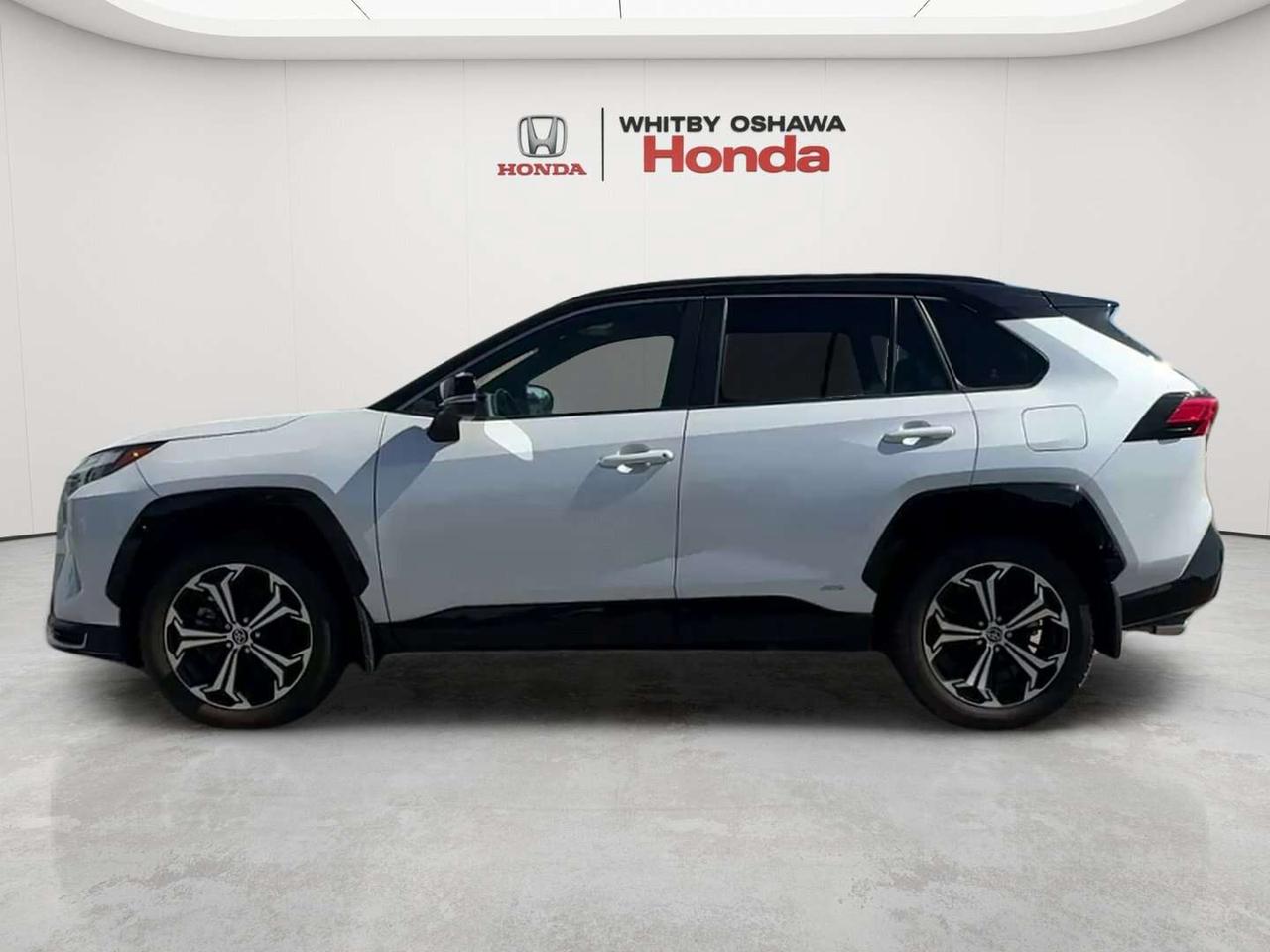 2025 Toyota RAV4 XSE Photo2