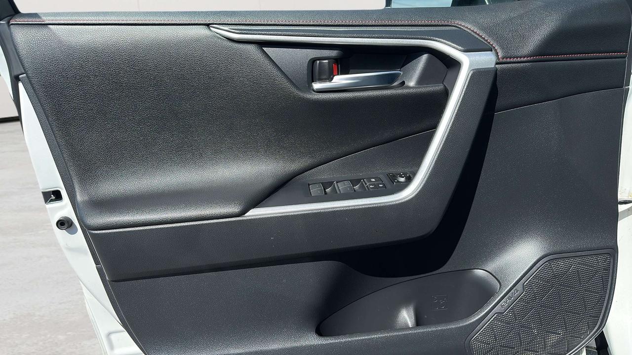 2025 Toyota RAV4 XSE Photo