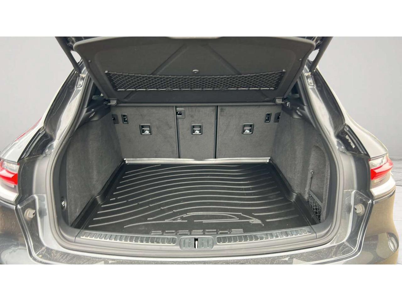 2021 Porsche Macan Base Photo