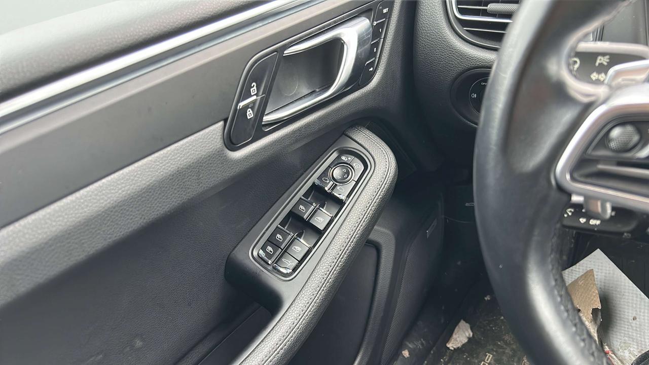 2021 Porsche Macan Base Photo