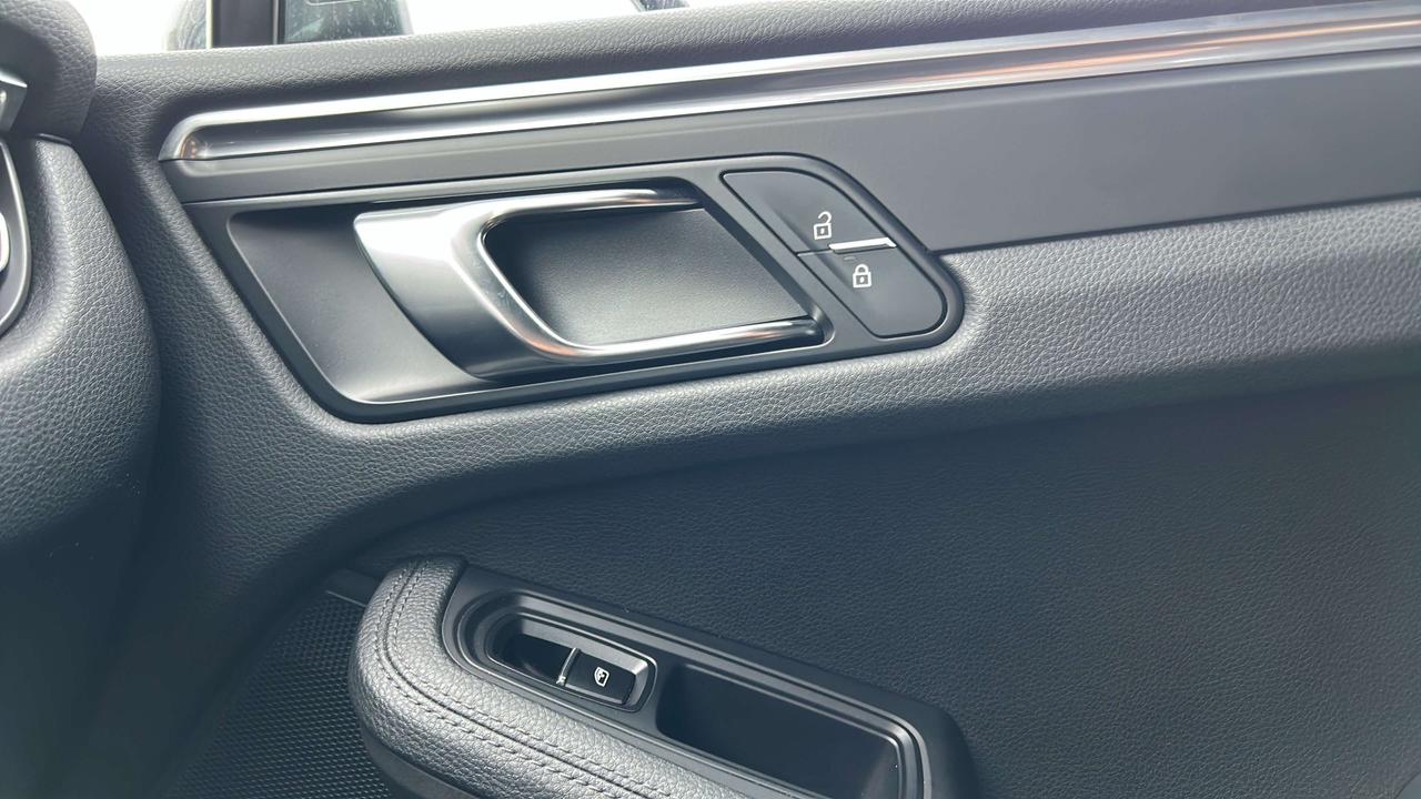 2021 Porsche Macan Base Photo
