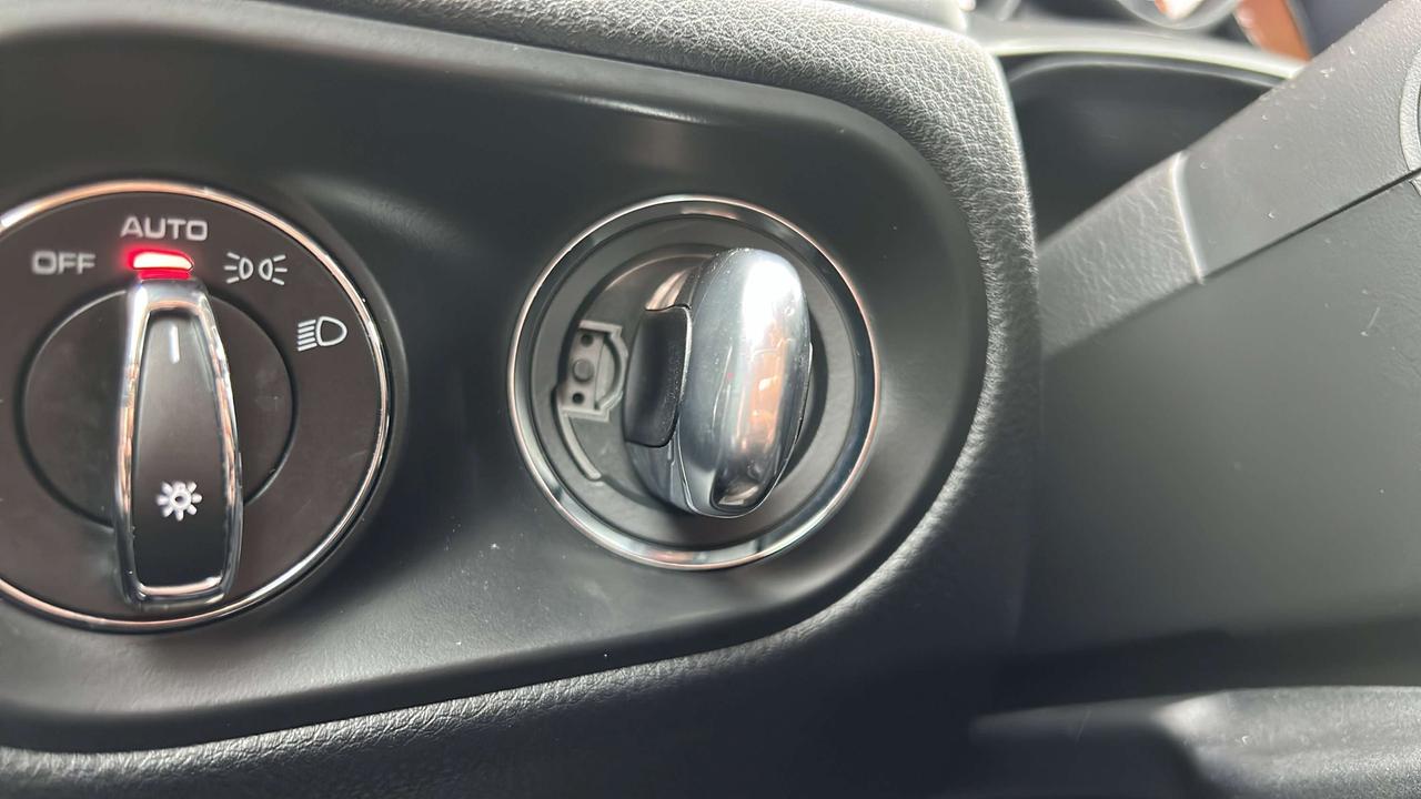 2021 Porsche Macan Base Photo