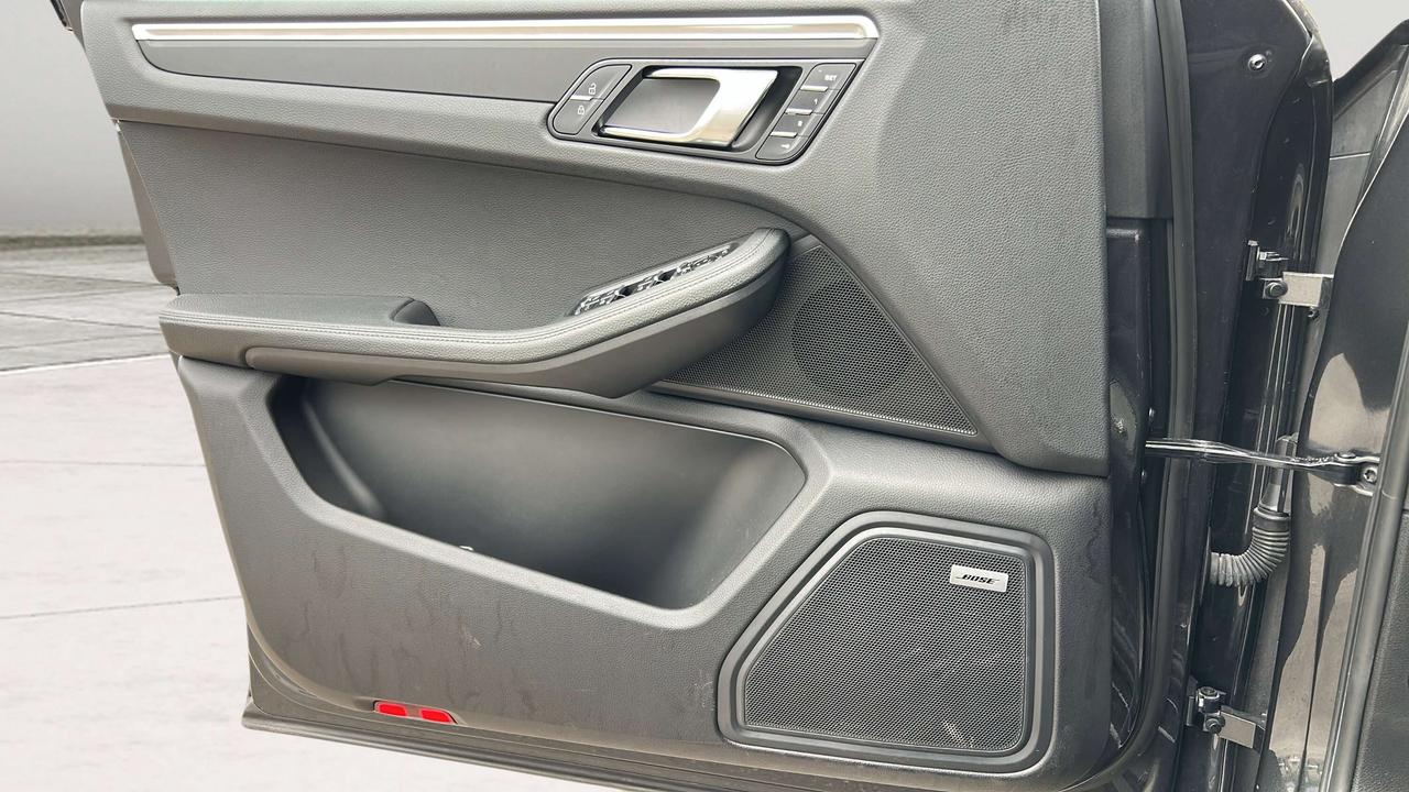 2021 Porsche Macan Base Photo