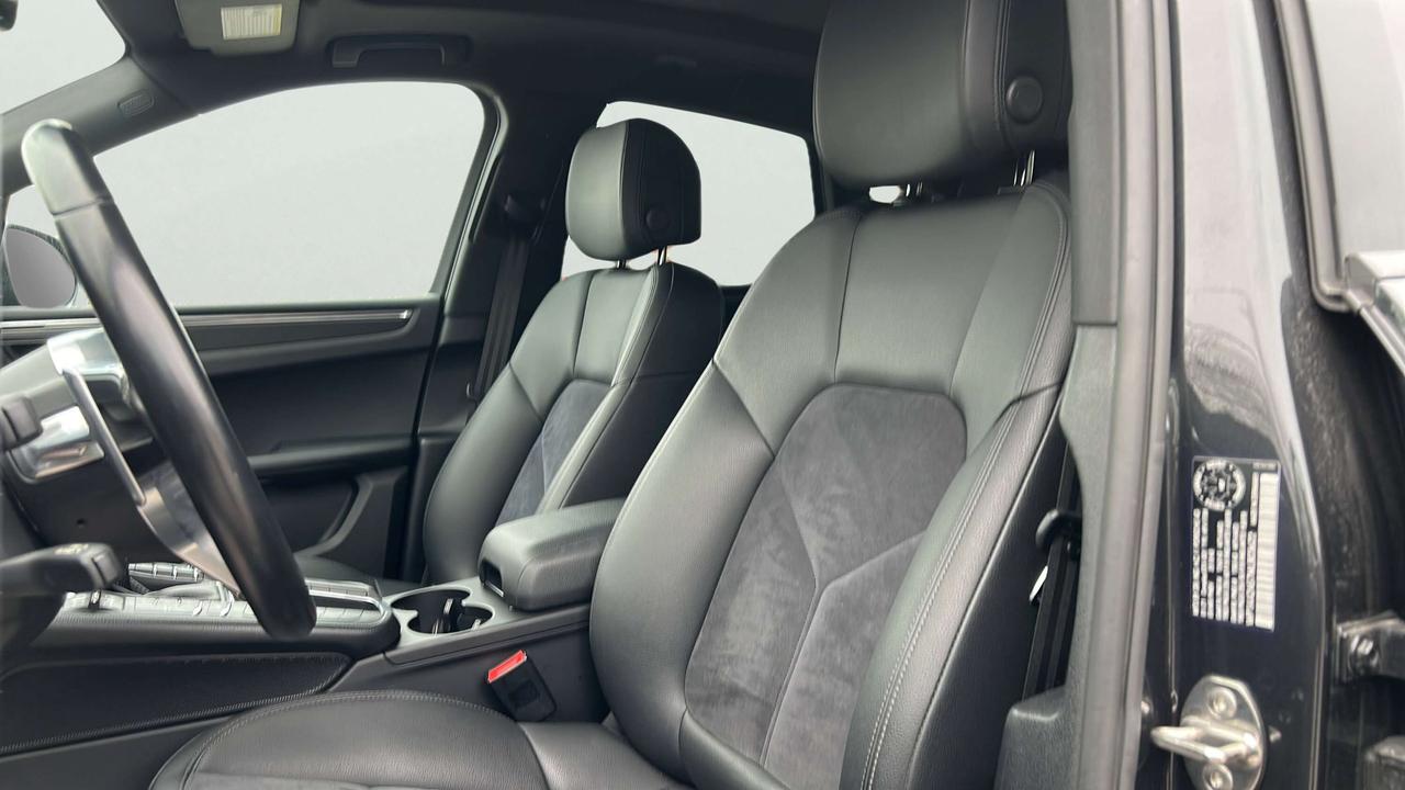 2021 Porsche Macan Base Photo