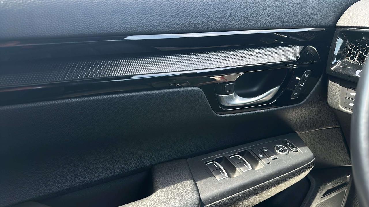 2023 Honda CR-V Touring Photo