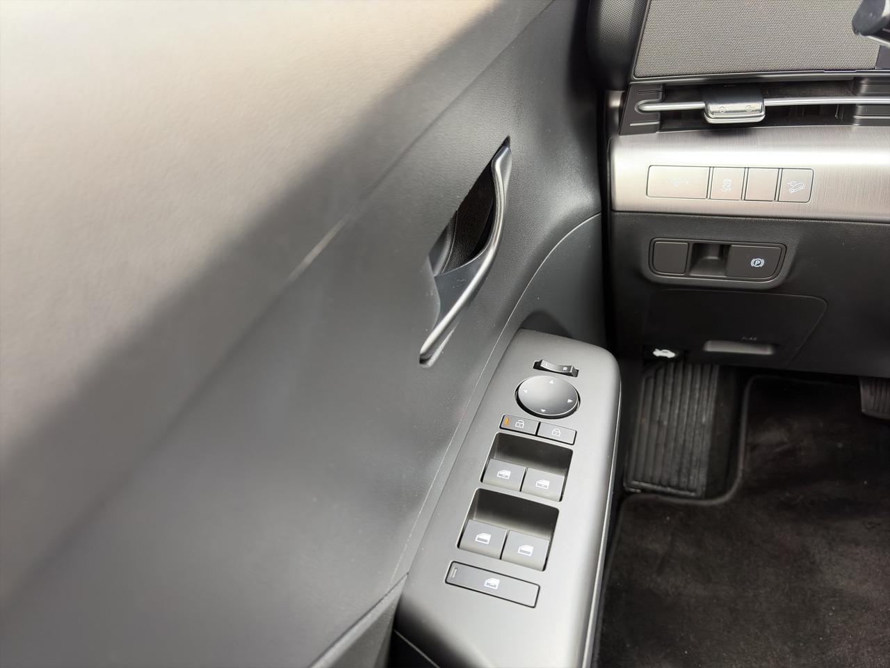 2025 Hyundai KONA Preferred | All-Wheel Drive | Adaptive Cruise Control | Heated Seats & Wheel | Cross-Traffic Alert | Photo
