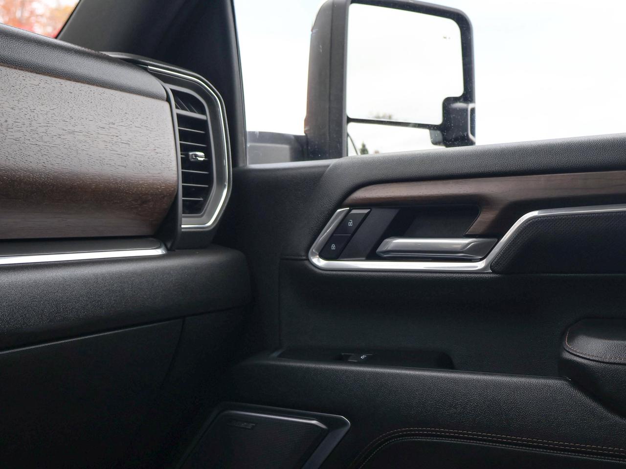 2025 Chevrolet SILVERADO 2500HD High Country Photo