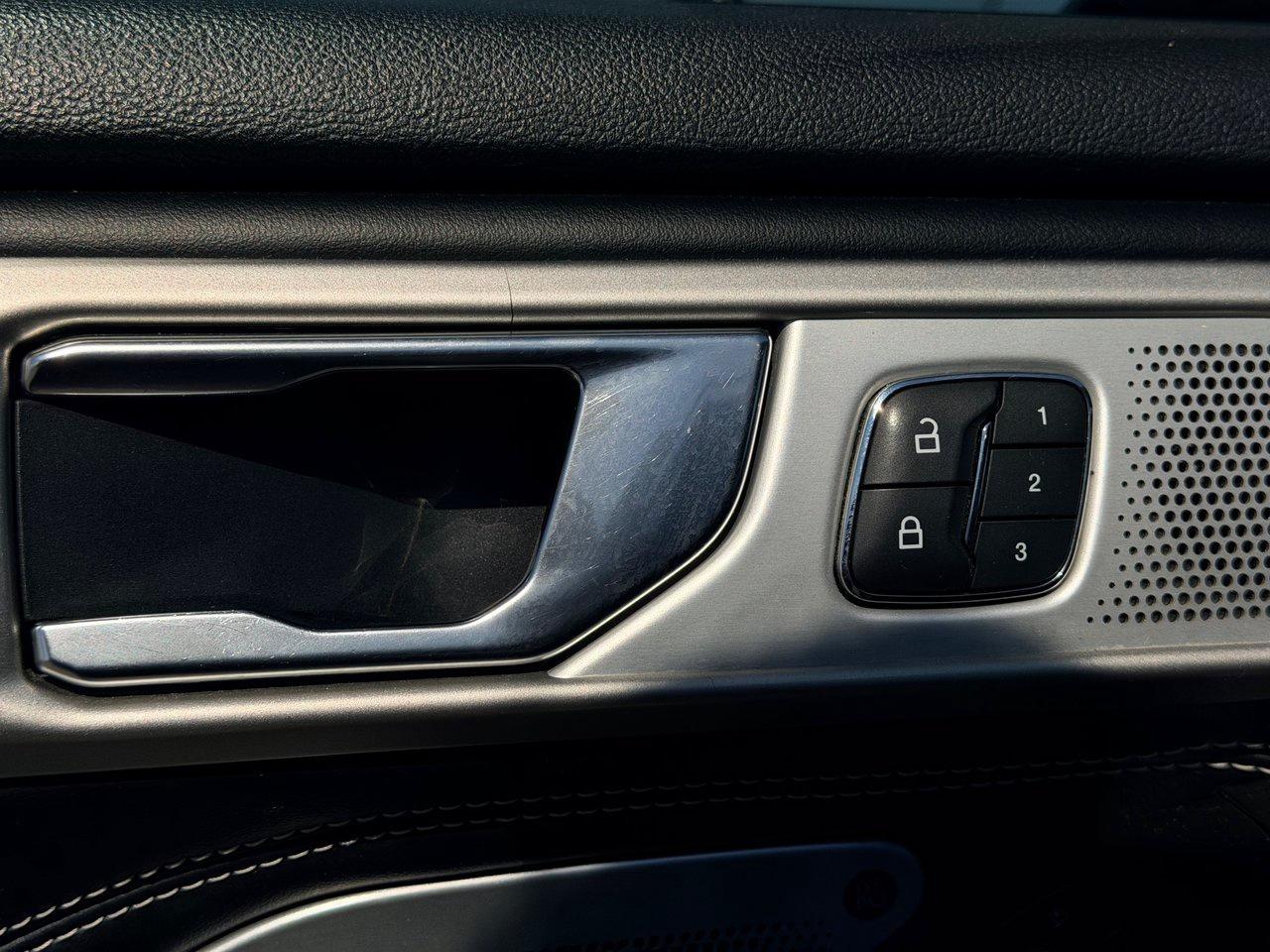 2020 Ford Explorer ST 4WD Photo