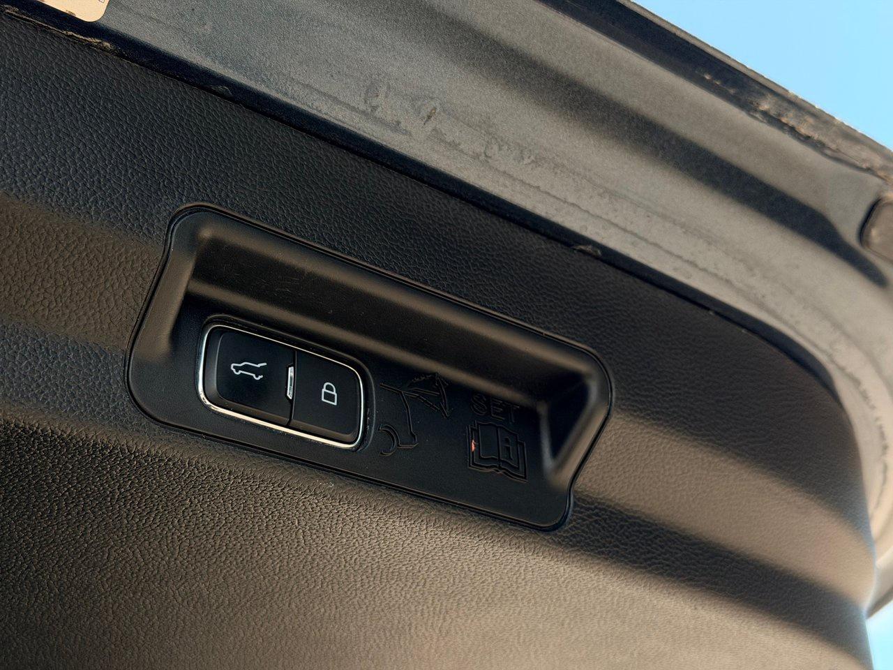 2020 Ford Explorer ST 4WD Photo