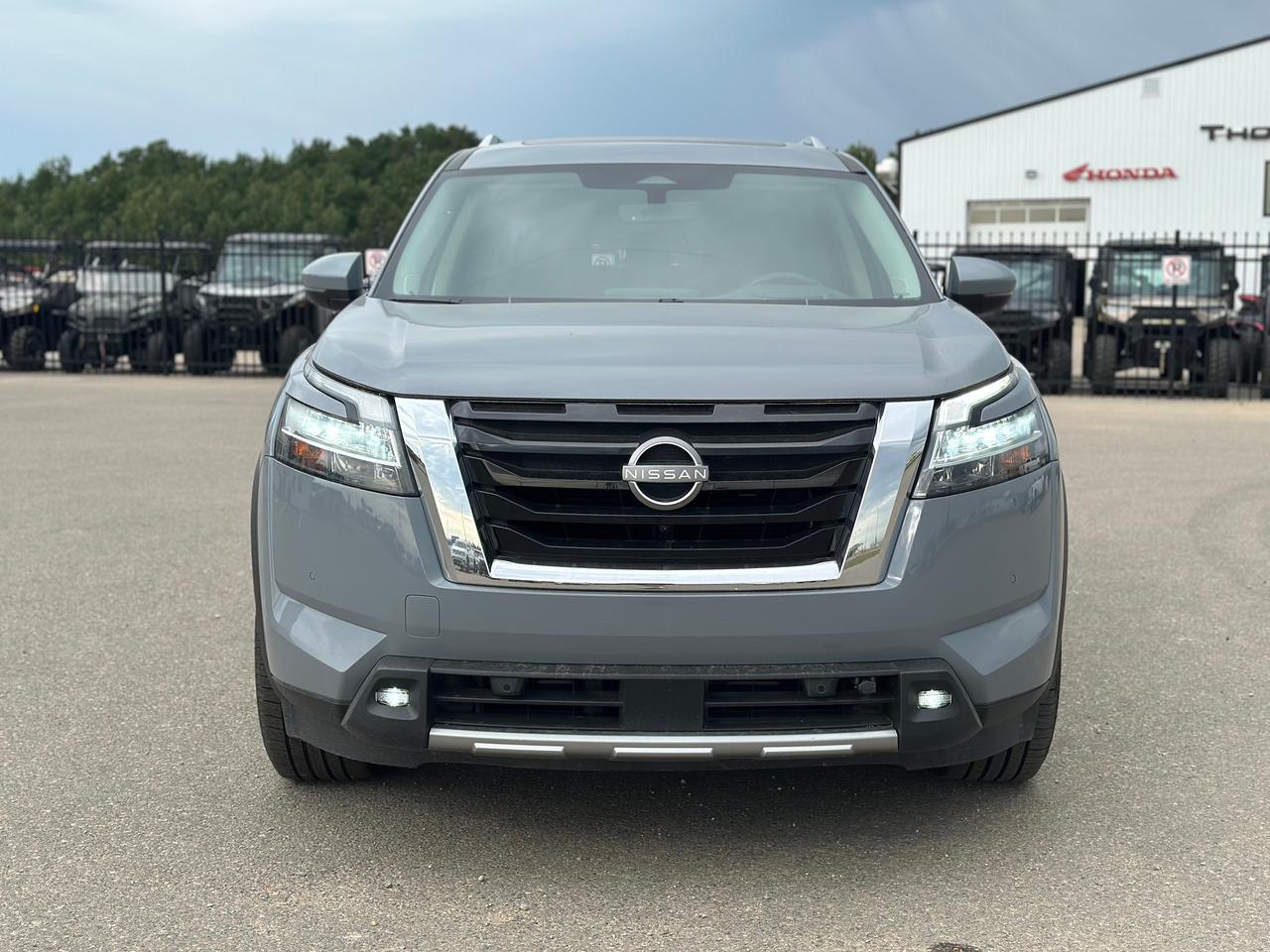 2023 Nissan Pathfinder Platinum Photo