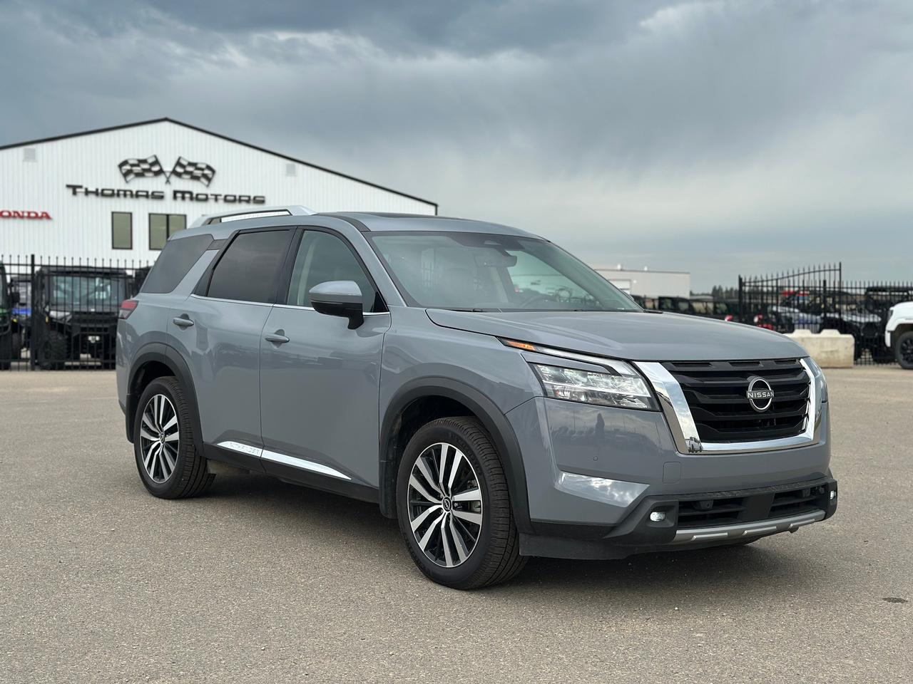 2023 Nissan Pathfinder Platinum Photo