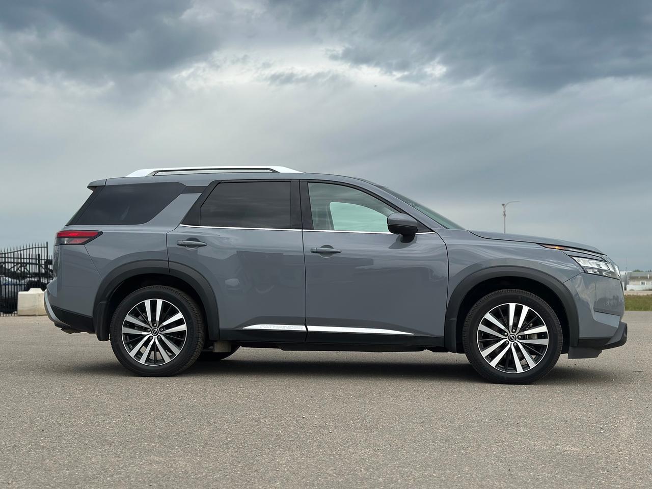 2023 Nissan Pathfinder Platinum Photo